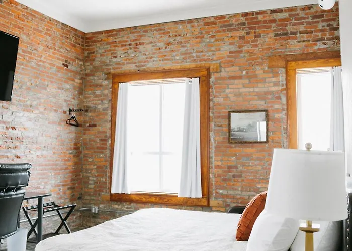 Bricktown Motel *