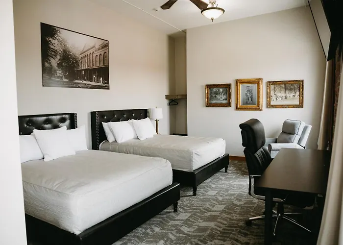 Bricktown Motel *
