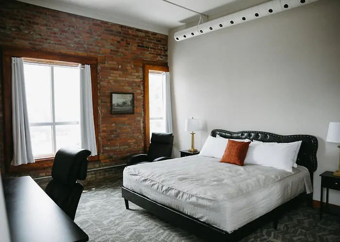 Bricktown Motel *