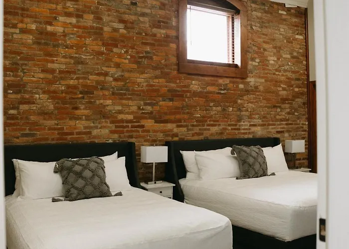 Bricktown Motel *